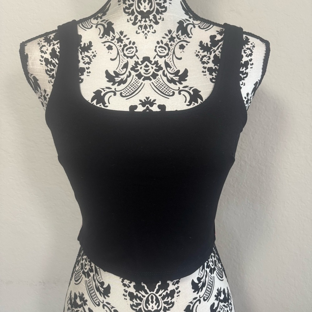 Joe & Elle Women’s Crop Top Size M Black Sleeveless